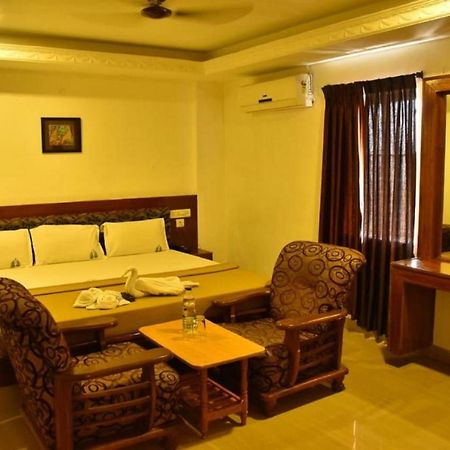 Hotel Palacial Pondi Пондичерри Экстерьер фото