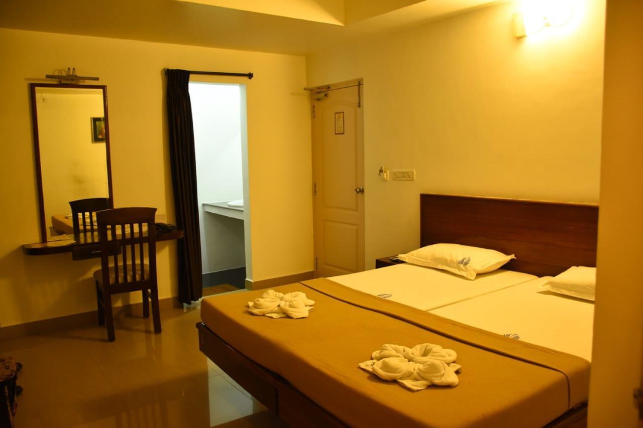 Hotel Palacial Pondi Пондичерри Экстерьер фото
