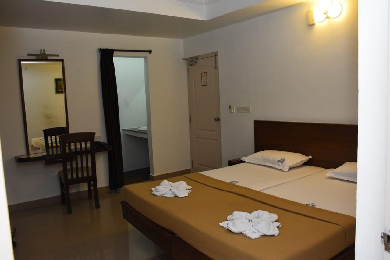 Hotel Palacial Pondi Пондичерри Экстерьер фото