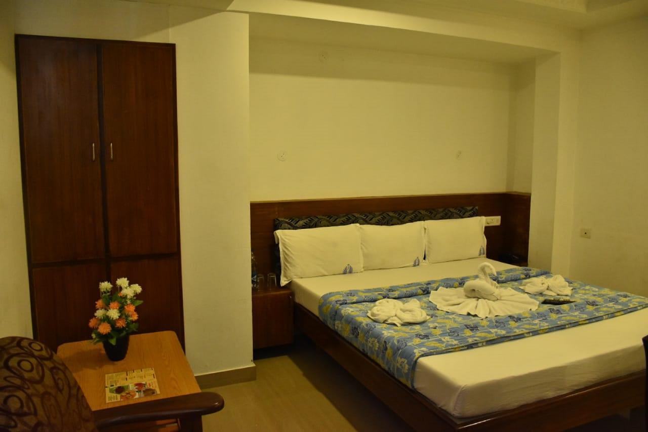 Hotel Palacial Pondi Пондичерри Экстерьер фото