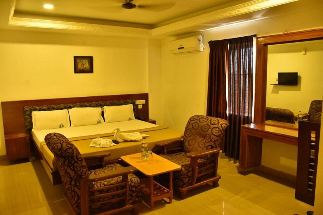 Hotel Palacial Pondi Пондичерри Экстерьер фото